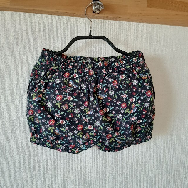 babyGAP(ベビーギャップ)のbabygap小花柄ショートパンツ85cm90cm プティマインユニクロGU キッズ/ベビー/マタニティのベビー服(~85cm)(パンツ)の商品写真