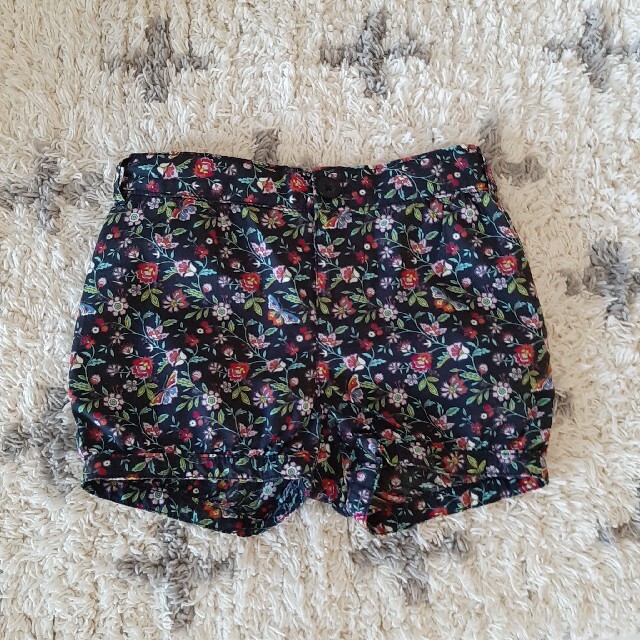 babyGAP(ベビーギャップ)のbabygap小花柄ショートパンツ85cm90cm プティマインユニクロGU キッズ/ベビー/マタニティのベビー服(~85cm)(パンツ)の商品写真