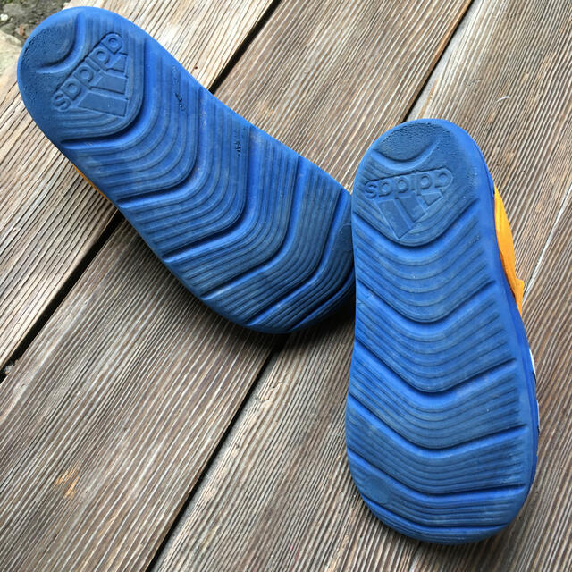 adidas(アディダス)のアディダス サンダル  17㎝ キッズ/ベビー/マタニティのキッズ靴/シューズ(15cm~)(サンダル)の商品写真