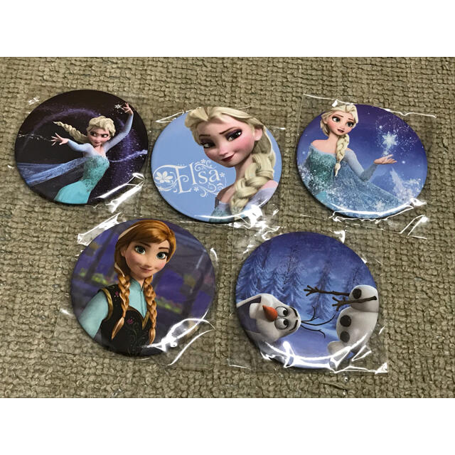 Disney(ディズニー)の【新品】アナと雪の女王　缶バッチ　セット エンタメ/ホビーのアニメグッズ(バッジ/ピンバッジ)の商品写真