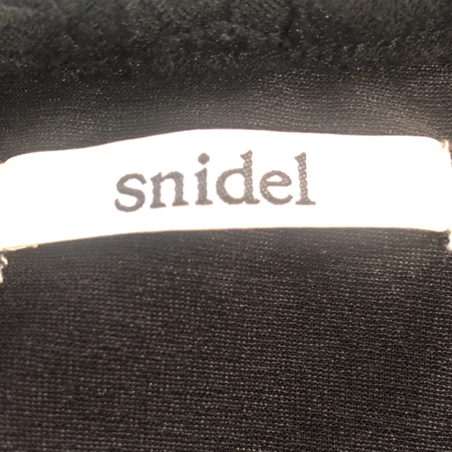 SNIDEL(スナイデル)の＊ 美品　snidel スナイデル　トレンド　レース　トップス　春　夏　黒 レディースのトップス(Tシャツ(長袖/七分))の商品写真