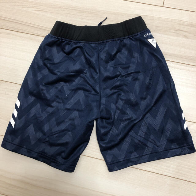 adidas(アディダス)の【新品】アディダス　ハーフパンツ　140 ネイビー キッズ/ベビー/マタニティのキッズ服男の子用(90cm~)(パンツ/スパッツ)の商品写真