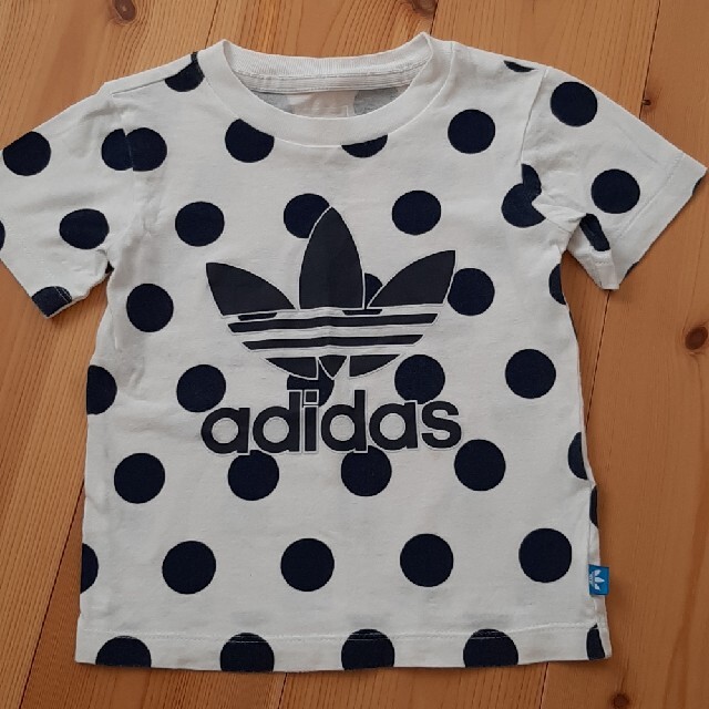 adidas(アディダス)のキッズTシャツ キッズ/ベビー/マタニティのキッズ服男の子用(90cm~)(Tシャツ/カットソー)の商品写真