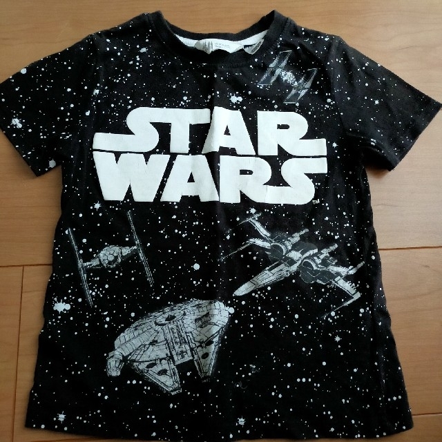 H&M(エイチアンドエム)のH＆MスターウォーズのTシャツ 110☆*° キッズ/ベビー/マタニティのキッズ服男の子用(90cm~)(Tシャツ/カットソー)の商品写真