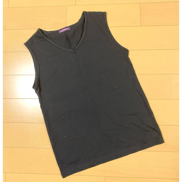 URBAN RESEARCH(アーバンリサーチ)のURBAN REREARCH Vネックノースリーブ　新品 レディースのトップス(Tシャツ(半袖/袖なし))の商品写真