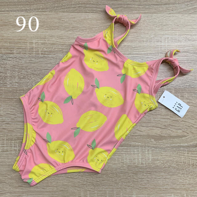 babyGAP(ベビーギャップ)の新品☆babygap☆ワンピース水着　レモン柄　サーモンピンク☆90cm キッズ/ベビー/マタニティのキッズ服女の子用(90cm~)(水着)の商品写真