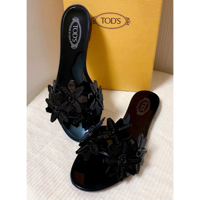 TOD'S(トッズ)のTOD'S(トッズ)フラワーデザインのラバーサンダル レディースの靴/シューズ(サンダル)の商品写真