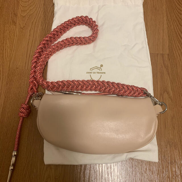 STUNNING LURE AVEC LA TROUPE ボディバッグ 沸騰ブラドン aleksandra
