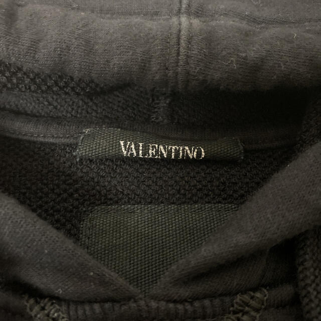 VALENTINO(ヴァレンティノ)のVALENTINO スタッズ　パーカー　ブラック メンズのトップス(パーカー)の商品写真