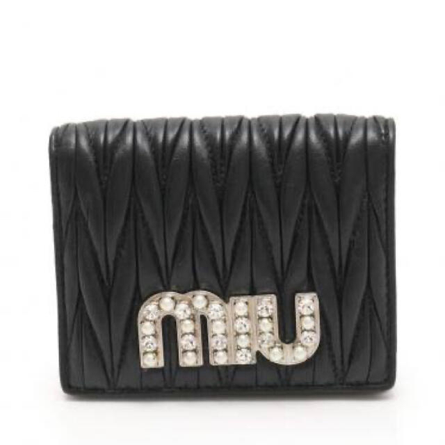 レディース【miumiu】クリスタル付 マテラッセ二つ折り財布