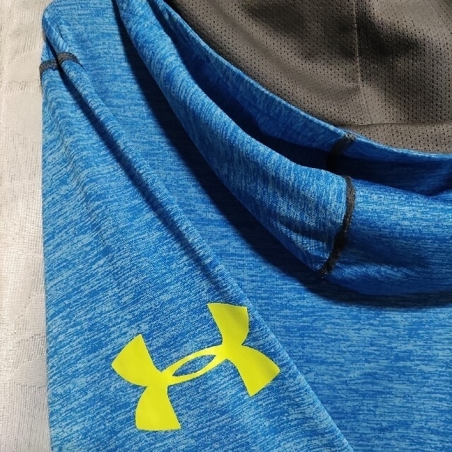 UNDER ARMOUR(アンダーアーマー)のアンダーアーマー　パーカー　XXL スポーツ/アウトドアのトレーニング/エクササイズ(トレーニング用品)の商品写真