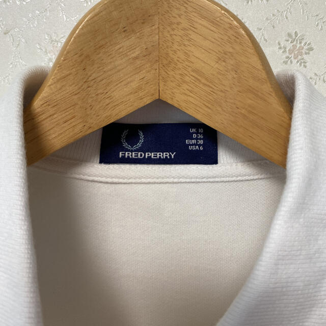 FRED PERRY(フレッドペリー)の⭕️良品⭕️フレッドペリー⭕️レディース⭕️半袖ポロシャツ⭕️白⭕️鹿の子素材 レディースのトップス(ポロシャツ)の商品写真