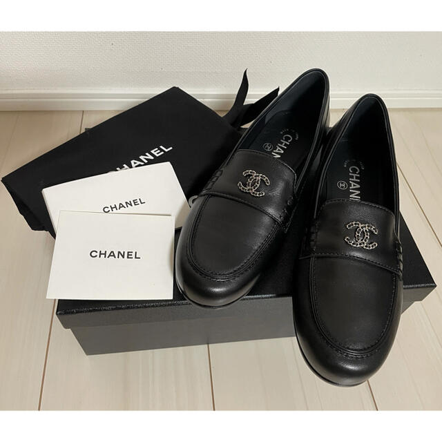 CHANEL(シャネル)のCHANEL カーフスキンローファー　37.5 レディースの靴/シューズ(ローファー/革靴)の商品写真