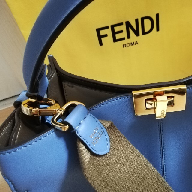 FENDI(フェンディ)のミディアム ピーカブー エックスライト　新品 レディースのバッグ(ハンドバッグ)の商品写真