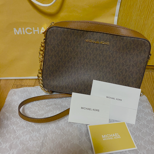 Michael Kors(マイケルコース)のマイケルコース ショルダーバック+チャンピオンTシャツ(デイモン様購入予定) レディースのバッグ(ショルダーバッグ)の商品写真