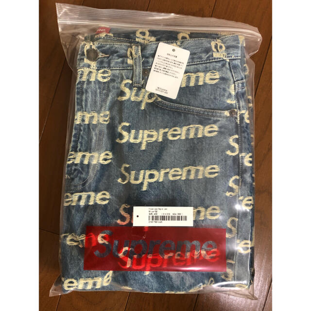 Supreme(シュプリーム)の【32インチ】Supreme frayed logos denim jean  メンズのパンツ(デニム/ジーンズ)の商品写真