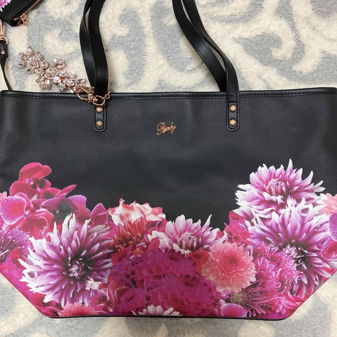 Rady - 𓊆 新品 Rady ❤︎ リゾフラ ビジュー&ポーチ付き Rady - 𓊆 新品 Rady ❤︎ リゾフラ ビジュー&ポーチ付き