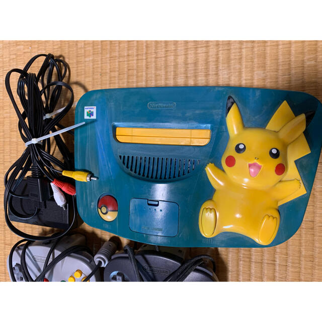 NINTENDO 64(ニンテンドウ64)のニンテンドー64 ピカチュウ　カセット　セット  エンタメ/ホビーのゲームソフト/ゲーム機本体(家庭用ゲーム機本体)の商品写真