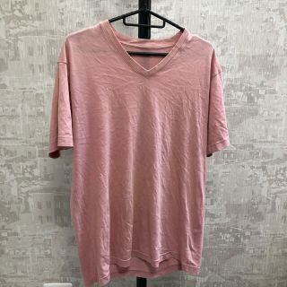 ユニクロ(UNIQLO)のくすみピンクTシャツ(Tシャツ/カットソー(半袖/袖なし))