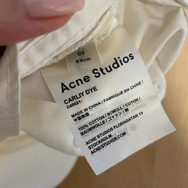 ACNE(アクネ)のアクネ　acne  ホワイトキャップ　帽子 レディースの帽子(キャップ)の商品写真