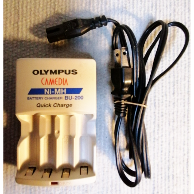 OLYMPUS(オリンパス)の単３単４用 急速充電器 Olympus Quick Charger BU-200 スマホ/家電/カメラのスマホ/家電/カメラ その他(その他)の商品写真