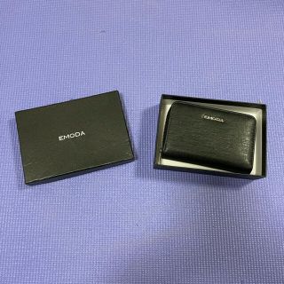 エモダ(EMODA)のEMODA 二つ折り財布　黒(財布)