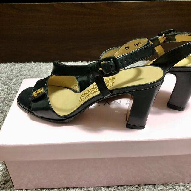 Salvatore Ferragamo(サルヴァトーレフェラガモ)のフェラガモ♥サンダル♥4 1/2C♥美品 レディースの靴/シューズ(サンダル)の商品写真