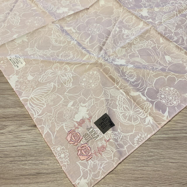 ANNA SUI(アナスイ)のアナスイハンカチピンク レディースのファッション小物(ハンカチ)の商品写真