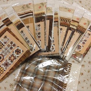 フェリシモ(FELISSIMO)のFELISSIMO フレンドシップキルト茶の会12セットと生地おまけ(その他)