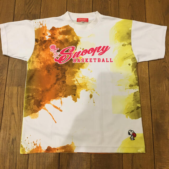 SNOOPY(スヌーピー)の美品　ボーラーズ　SNOOPY 半袖Tシャツ　S スポーツ/アウトドアのスポーツ/アウトドア その他(バスケットボール)の商品写真