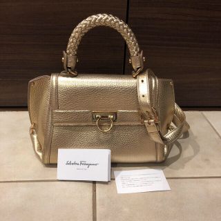 サルヴァトーレフェラガモ(Salvatore Ferragamo)の高級ライン　フェラガモ　ショルダーバック(ショルダーバッグ)