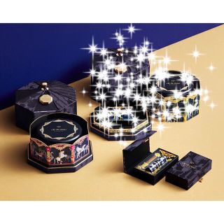 コフレドール(COFFRET D'OR)のクレドポーボーテ　ボディーパウダーとリップセット(リップグロス)