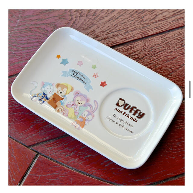 Disney(ディズニー)の𓊆 新品 パジャマパーティー スーベニアカップ付きプレート 𓊇  エンタメ/ホビーのおもちゃ/ぬいぐるみ(キャラクターグッズ)の商品写真