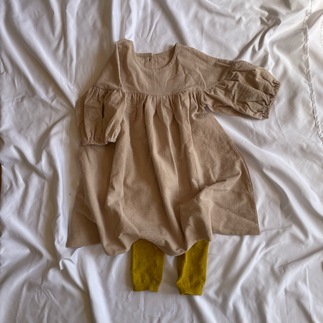 無地　ワンピース 100 アイボリー キッズ/ベビー/マタニティのキッズ服女の子用(90cm~)(ワンピース)の商品写真