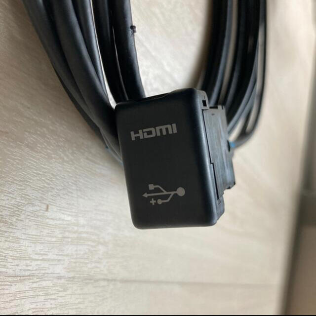 トヨタ純正　USB/HDMI  入力端子　HDMIケーブル