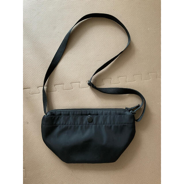 UNIQLO(ユニクロ)のユニクロ　ナイロンショルダーミニバッグ レディースのバッグ(ショルダーバッグ)の商品写真