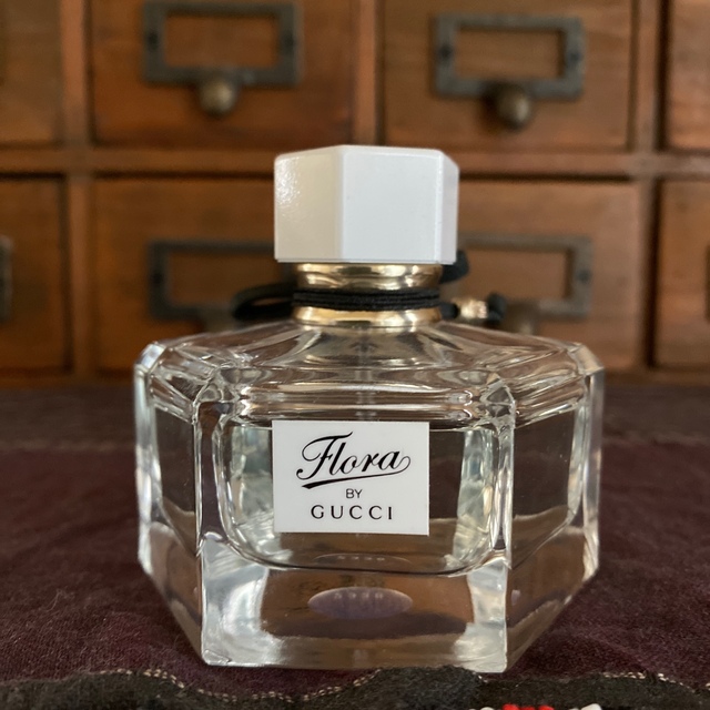 Gucci(グッチ)のgucci flora 香水 コスメ/美容の香水(香水(女性用))の商品写真