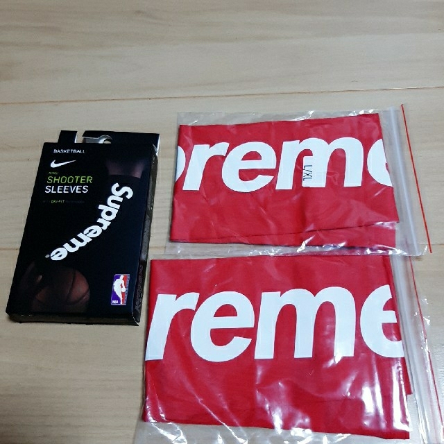 Supreme(シュプリーム)のNike×NBA×Supreme shooter sleeves 　L/XL スポーツ/アウトドアのスポーツ/アウトドア その他(バスケットボール)の商品写真