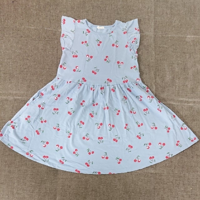 120cm GU チェリー柄ワンピ キッズ/ベビー/マタニティのキッズ服女の子用(90cm~)(ワンピース)の商品写真