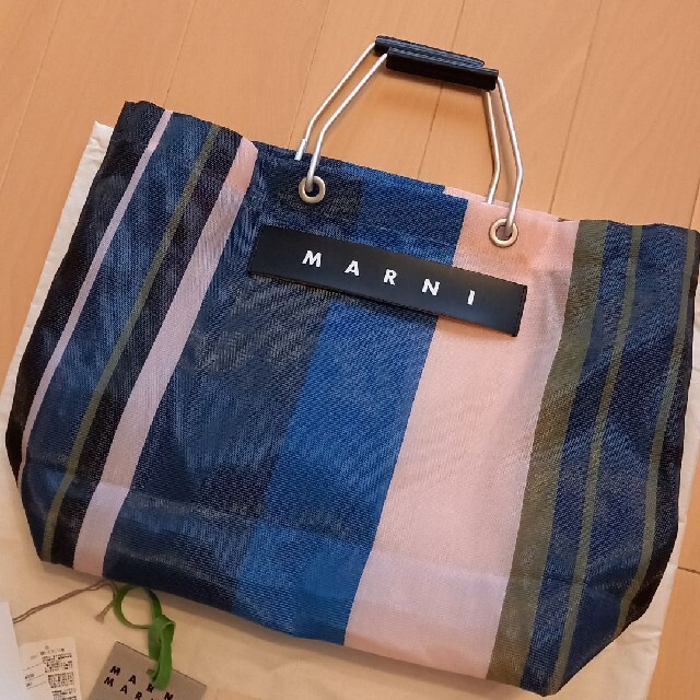 Marni(マルニ)の本日のみの値下げ❕美品☆マルニ　フラワーバッグ マルチカラー ストライプ レディースのバッグ(トートバッグ)の商品写真