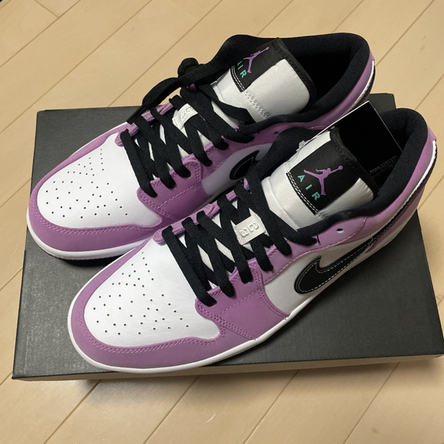 NIKE(ナイキ)のNIKE AIR JORDAN 1 LOW SE エア ジョーダン 1 メンズの靴/シューズ(スニーカー)の商品写真