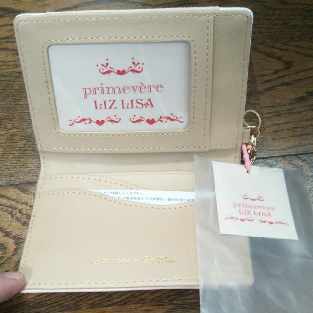 LIZ LISA(リズリサ)のLIZ LISA  定期券入れ  新品 レディースのファッション小物(名刺入れ/定期入れ)の商品写真