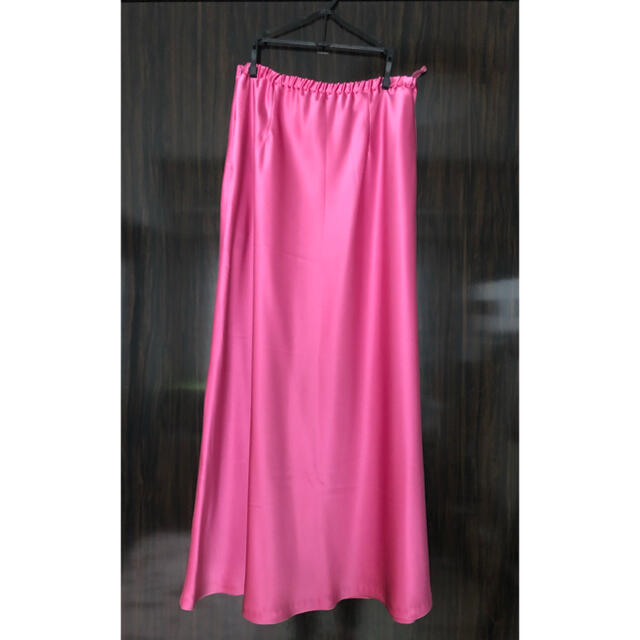 ADORE(アドーア)の6月末迄お値下げ！LE PHIL クラシックサテンスカート　ピンク レディースのスカート(ロングスカート)の商品写真