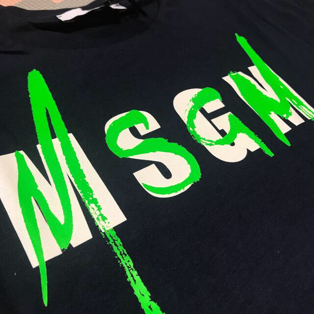 MSGM(エムエスジイエム)の値下げ新品☆MSGM ジュニア☆ロゴTシャツ☆10A  140相当 キッズ/ベビー/マタニティのキッズ服男の子用(90cm~)(Tシャツ/カットソー)の商品写真