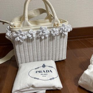 プラダ(PRADA)の専用です！プラダ　　花　　カゴバッグ　　美品ほぼ未使用(かごバッグ/ストローバッグ)