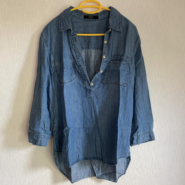 AZUL by moussy(アズールバイマウジー)のAZUL デニムシャツ レディースのトップス(シャツ/ブラウス(長袖/七分))の商品写真