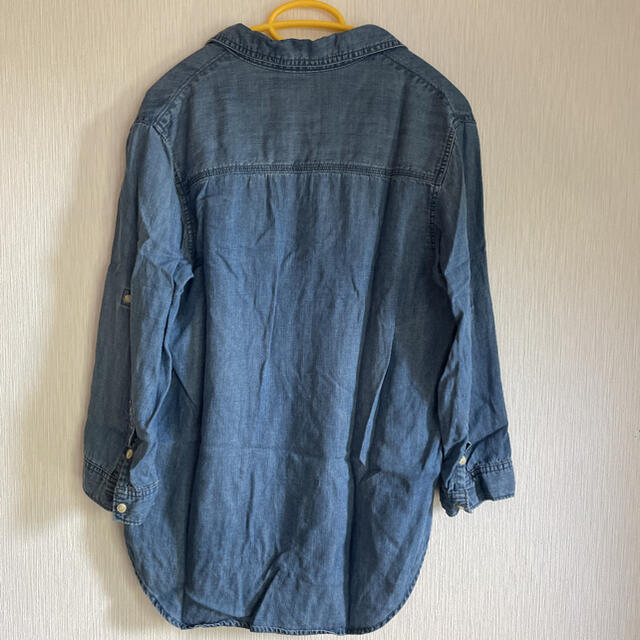 AZUL by moussy(アズールバイマウジー)のAZUL デニムシャツ レディースのトップス(シャツ/ブラウス(長袖/七分))の商品写真