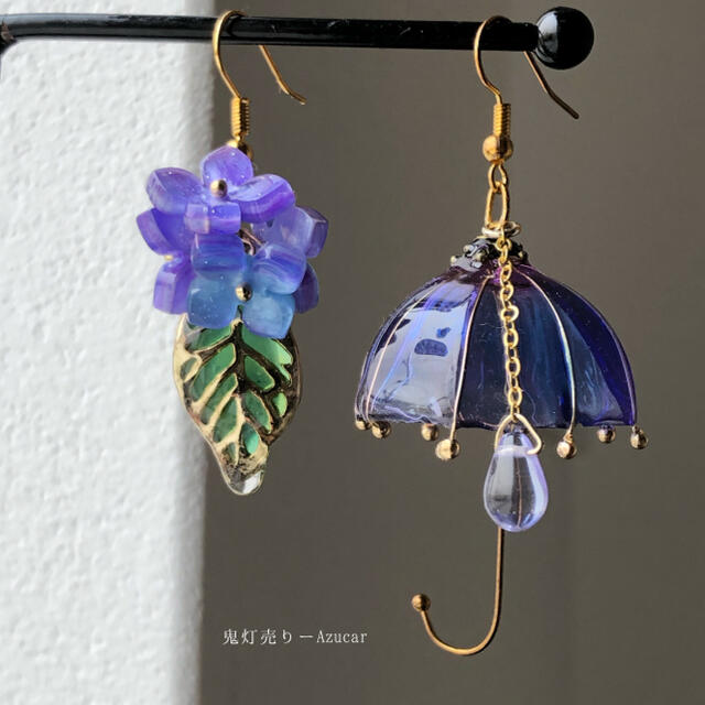 定番人気! 雨と紫陽花の葉から零れ落ちる雫。 色変化 傘レジンと紫陽花 ピアス