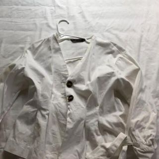 ザラ(ZARA)のZARA トップス(シャツ/ブラウス(半袖/袖なし))