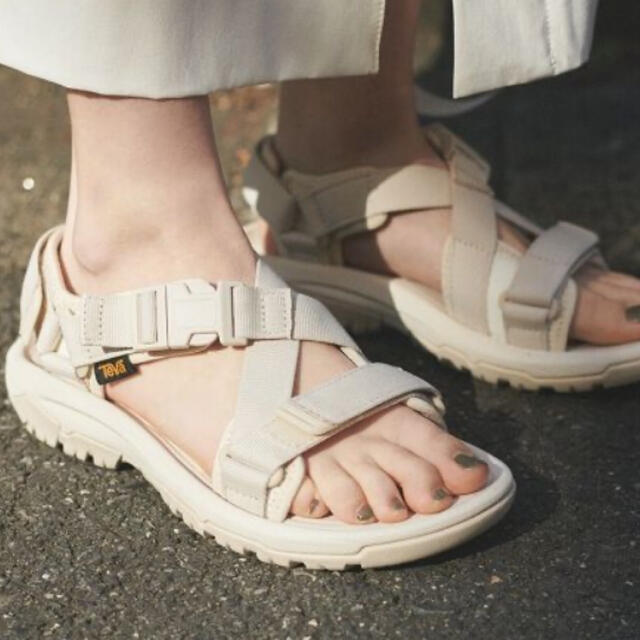 Teva(テバ)の【Teva×emmi】HURRICANE VERGE レディースの靴/シューズ(サンダル)の商品写真